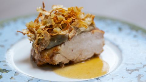 Veal sweetbreads on walnut shells / Modern Stews