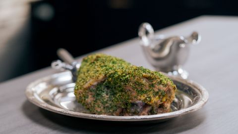 Lamb shank with parsley / Home Cooking