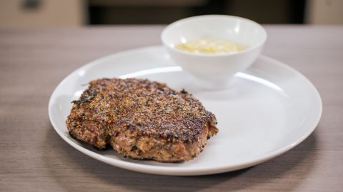 Béarnaise sauce - on beef with pepper