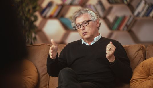 Bonus 2: The offbeat interview: Michel Onfray recounts his life through his favorite objects.