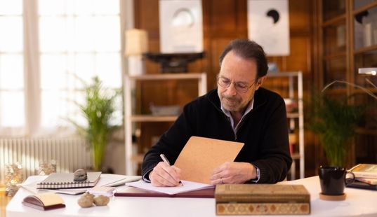 Bonus 1: Behind the scenes of Marc Levy's novels.